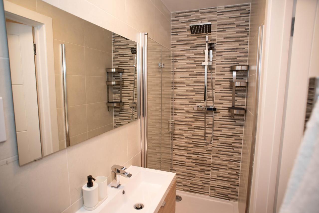 Walnut Flats-F4, 2-Bedroom With Ensuite - Parking, Netflix, Wifi - Close To Oxford, Bicester & Blenheim Palace Кідлінґтон Екстер'єр фото
