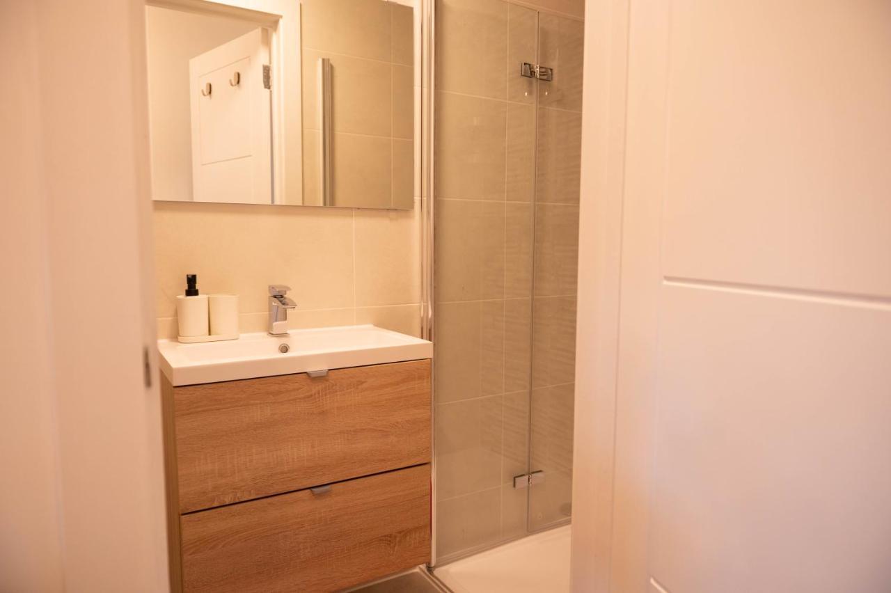 Walnut Flats-F4, 2-Bedroom With Ensuite - Parking, Netflix, Wifi - Close To Oxford, Bicester & Blenheim Palace Кідлінґтон Екстер'єр фото